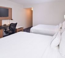 Fairfield Inn & Suites by Marriott Room