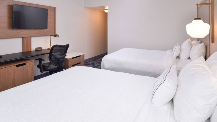 Fairfield Inn & Suites by Marriott Room