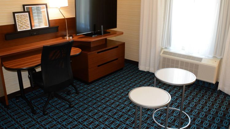 Fairfield Inn & Suites Somerset Room