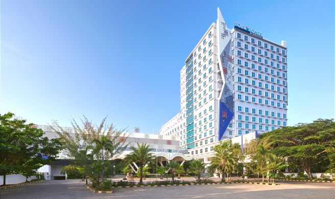 Four Points by Sheraton Makassar Exterior