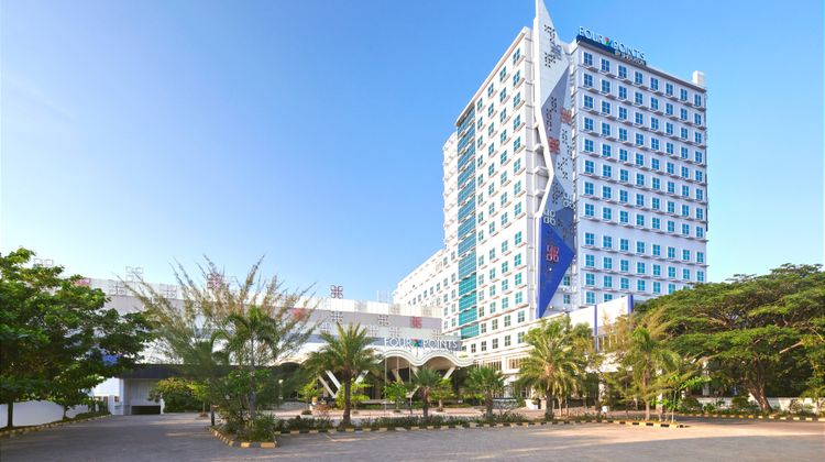 Four Points by Sheraton Makassar Exterior