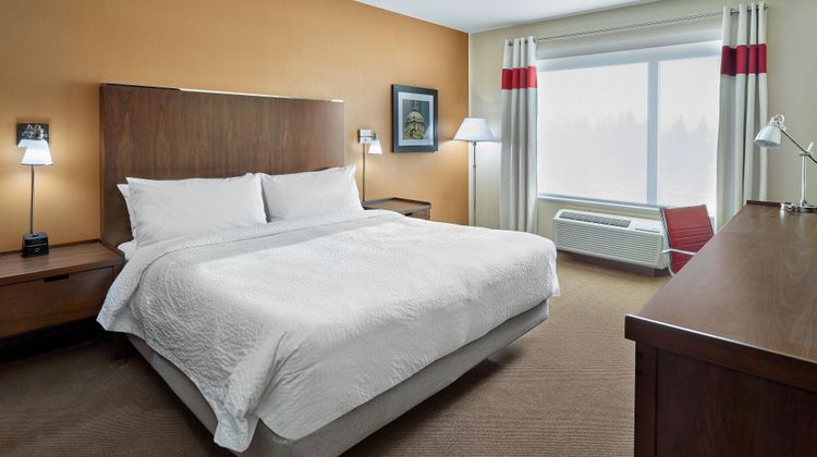 Four Points by Sheraton Edmonton West Room
