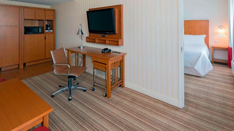 Four Points by Sheraton Cambridge Suite