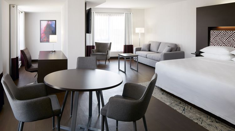 Four Points Levis Convention Centre Suite