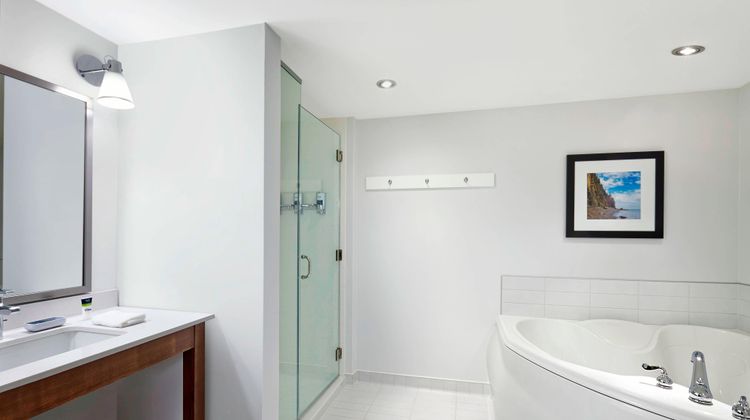 Four Points by Sheraton Moncton Room