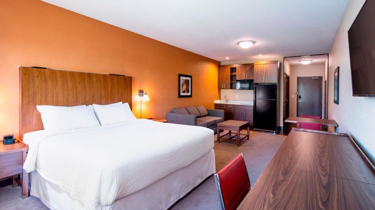 Four Points by Sheraton Grande Prairie Room