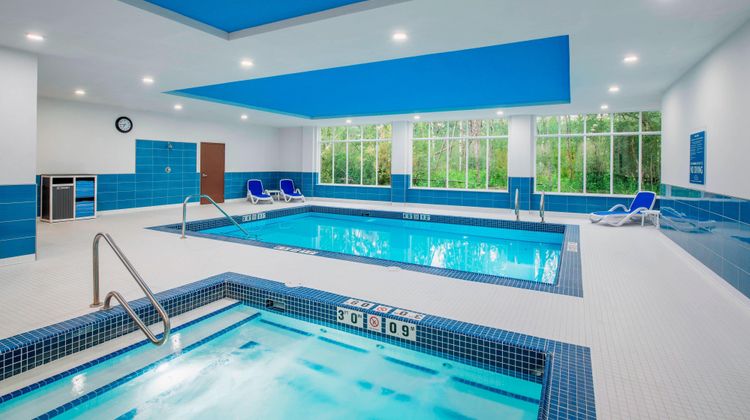 Four Points by Sheraton Grande Prairie Pool