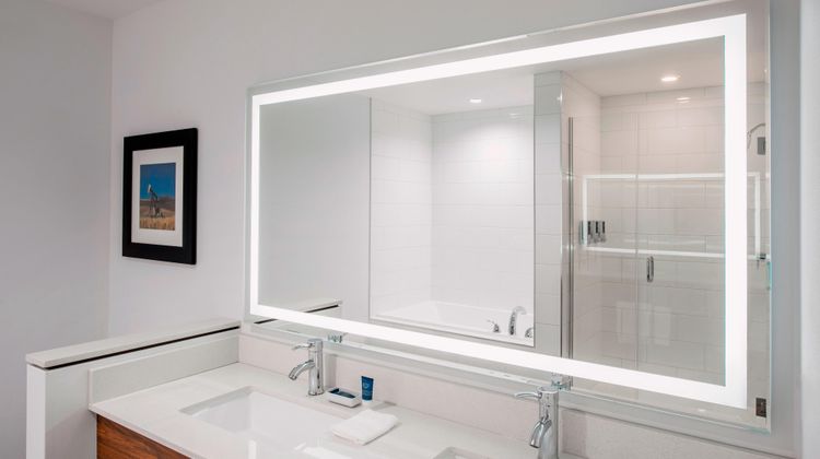 Four Points by Sheraton Grande Prairie Room