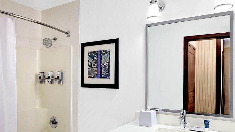 Four Points by Sheraton Surrey Room