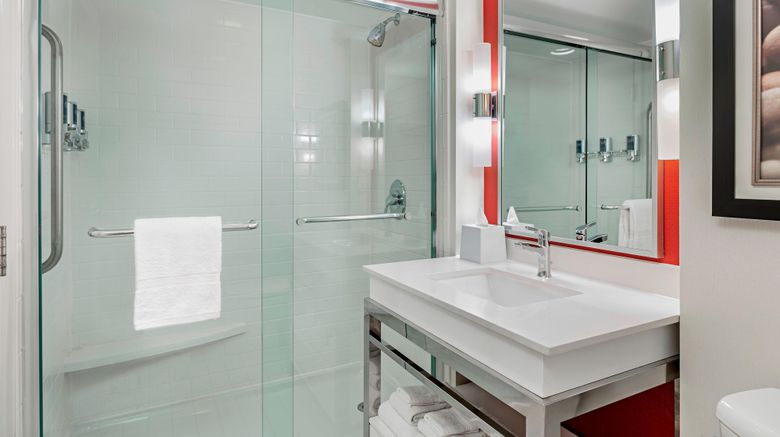 <b>Four Points by Sheraton London Room</b>. Images powered by <a href="https://www.leonardoworldwide.com/" title="Leonardo Worldwide" target="_blank">Leonardo</a>.