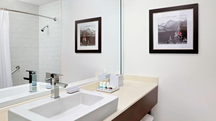 Four Points by Sheraton Hotel & Suites Room
