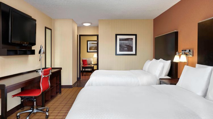 Four Points by Sheraton Hotel & Suites Room