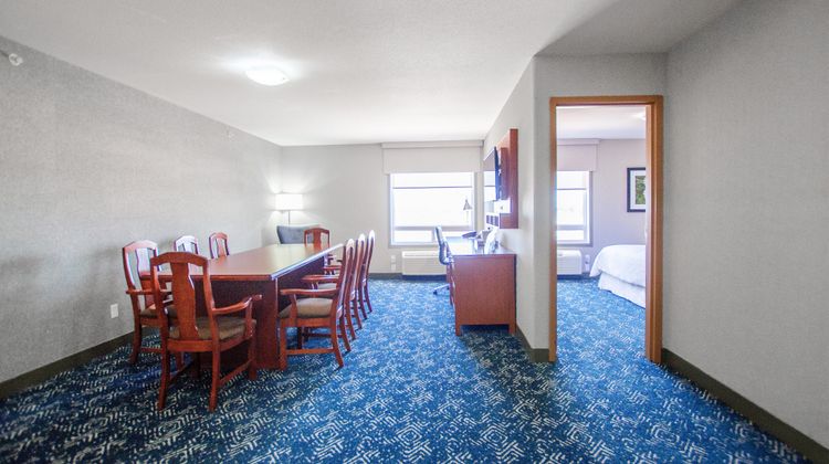 Four Points by Sheraton Saskatoon Suite