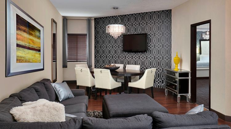 Four Points by Sheraton Hotel & Suites Room