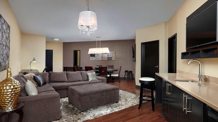 Four Points by Sheraton Hotel & Suites Suite