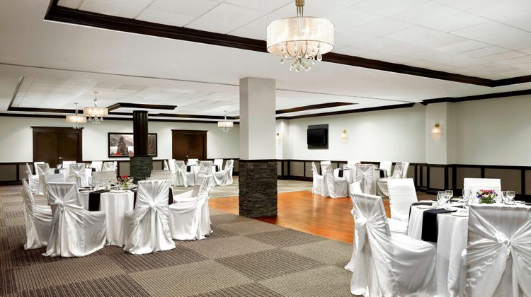 Four Points by Sheraton Hotel & Suites Meeting