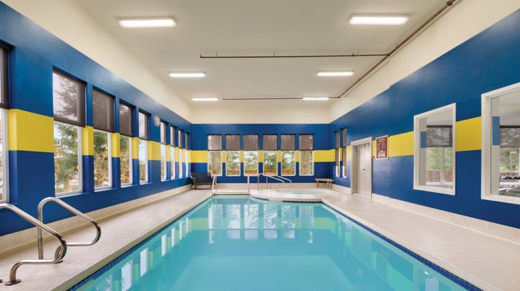 Four Points by Sheraton Victoria Gateway Pool