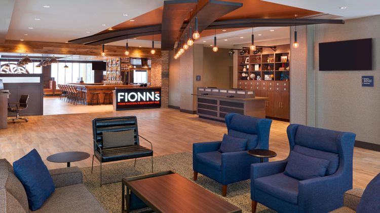 Four Points by Sheraton Toronto Airpt E Lobby