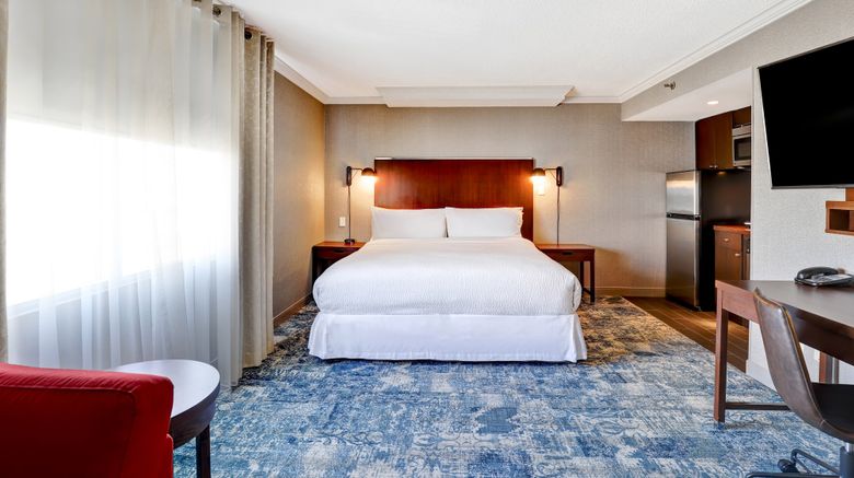 <b>Four Points Sheraton Toronto Mississauga Room</b>. Images powered by <a href="https://www.leonardoworldwide.com/" title="Leonardo Worldwide" target="_blank">Leonardo</a>.