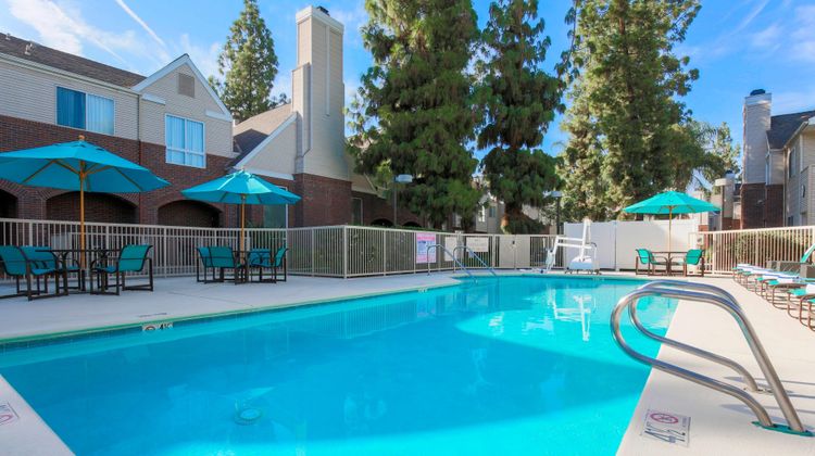 Residence Inn Bakersfield Pool