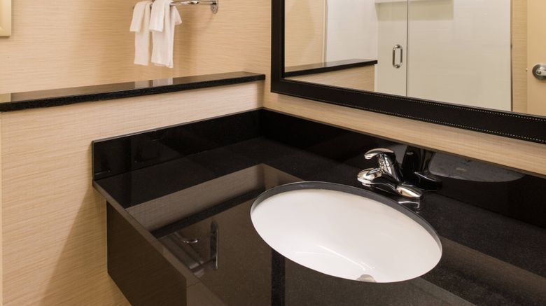 <b>Fairfield Inn & Suites Utica Room</b>. Images powered by <a href="https://www.leonardoworldwide.com/" title="Leonardo Worldwide" target="_blank">Leonardo</a>.