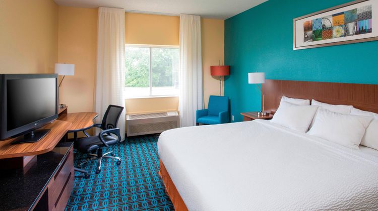 Fairfield Inn & Suites Quincy Room