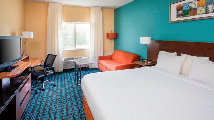 Fairfield Inn & Suites Quincy Room