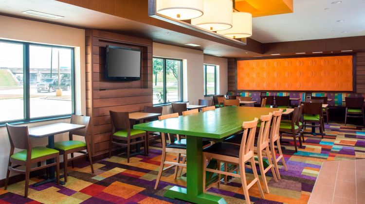 Fairfield Inn & Suites Victoria Lobby