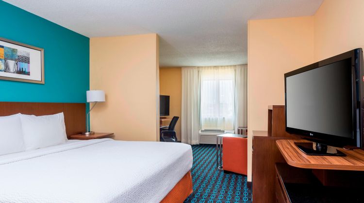 Fairfield Inn & Suites Victoria Suite