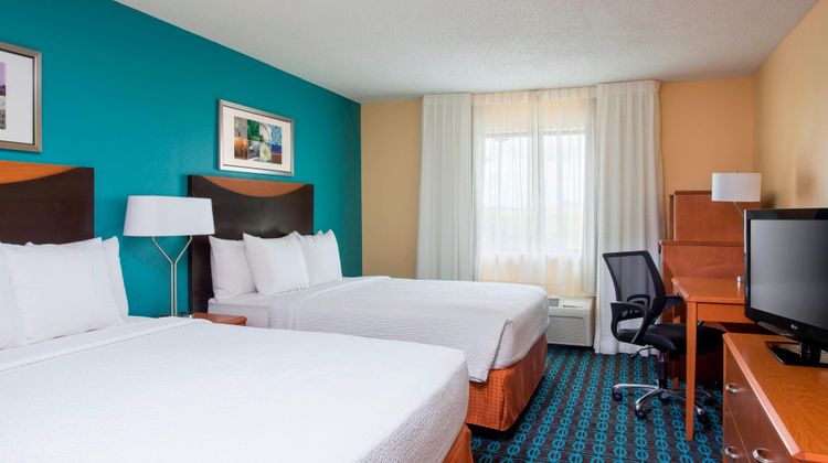 Fairfield Inn & Suites Victoria Room