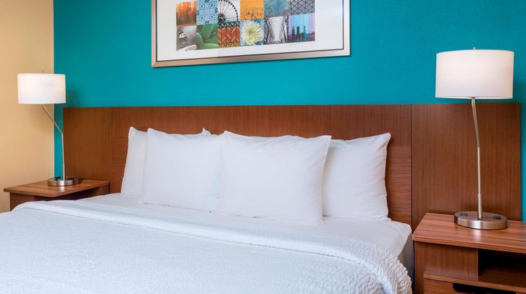 Fairfield Inn & Suites Victoria Room