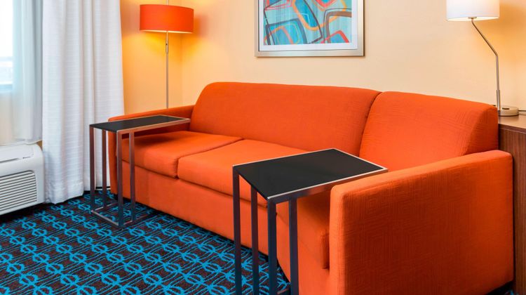 Fairfield Inn & Suites Victoria Room