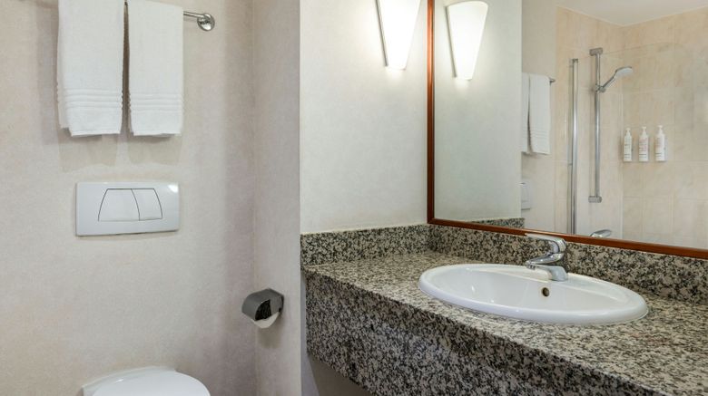 <b>Paris Charles de Gaulle Airport Marriott Room</b>. Images powered by <a href="https://www.leonardoworldwide.com/" title="Leonardo Worldwide" target="_blank">Leonardo</a>.