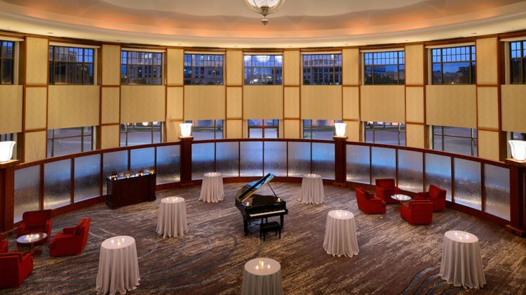 Newport News Marriott at City Center Lobby
