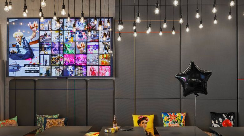 <b>Moxy Bern Expo Lobby</b>. Images powered by <a href="https://www.leonardoworldwide.com/" title="Leonardo Worldwide" target="_blank">Leonardo</a>.