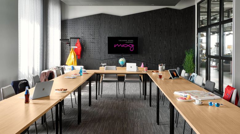 <b>Moxy Cologne Bonn Airport Meeting</b>. Images powered by <a href="https://www.leonardoworldwide.com/" title="Leonardo Worldwide" target="_blank">Leonardo</a>.