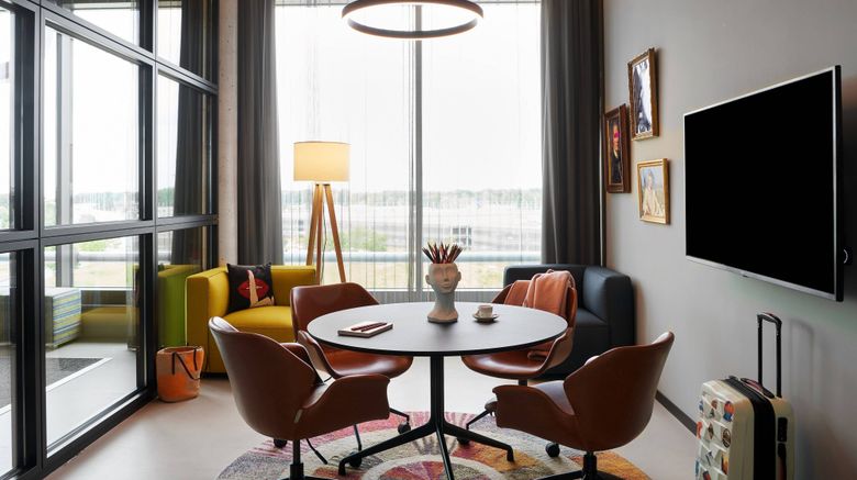 <b>Moxy Cologne Bonn Airport Meeting</b>. Images powered by <a href="https://www.leonardoworldwide.com/" title="Leonardo Worldwide" target="_blank">Leonardo</a>.