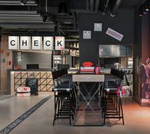 Moxy Duesseldorf City Lobby