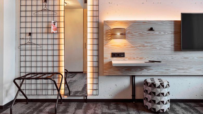 <b>MOXY Dusseldorf South Room</b>. Images powered by <a href="https://www.leonardoworldwide.com/" title="Leonardo Worldwide" target="_blank">Leonardo</a>.