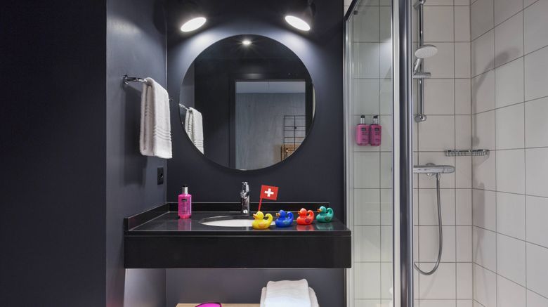 <b>Moxy Lausanne Flon Room</b>. Images powered by <a href="https://www.leonardoworldwide.com/" title="Leonardo Worldwide" target="_blank">Leonardo</a>.