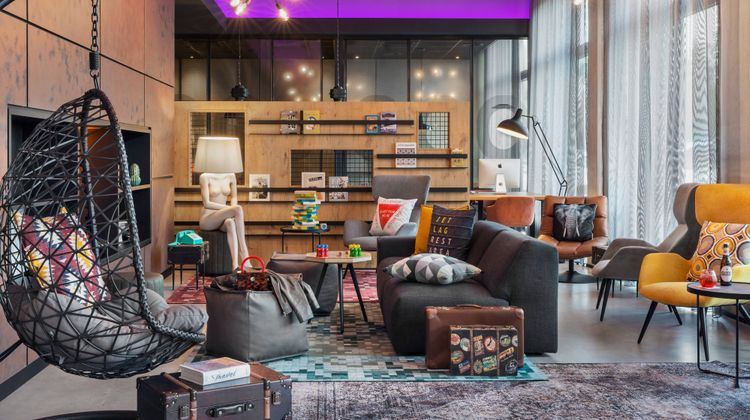 Moxy Frankfurt Airport Kelsterbach Room