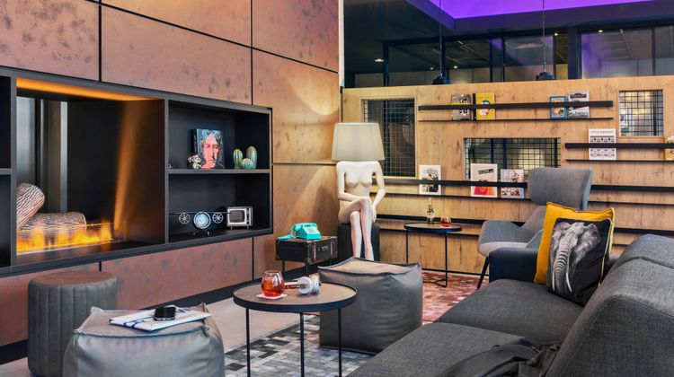 Moxy Frankfurt Airport Kelsterbach Room