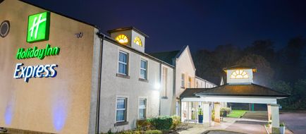 Holiday Inn Express Glenrothes Exterior