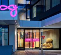 Moxy Frankfurt City Center Exterior