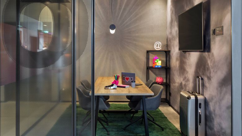 <b>Moxy Frankfurt Airport Kelsterbach Meeting</b>. Images powered by <a href="https://www.leonardoworldwide.com/" title="Leonardo Worldwide" target="_blank">Leonardo</a>.