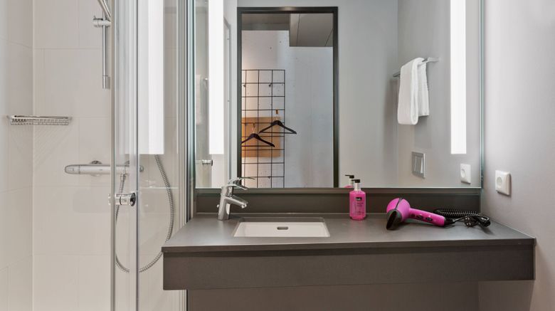 <b>Moxy Frankfurt City Center Room</b>. Images powered by <a href="https://www.leonardoworldwide.com/" title="Leonardo Worldwide" target="_blank">Leonardo</a>.
