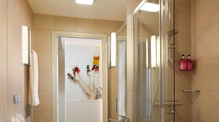 MOXY Frankfurt Airport Room