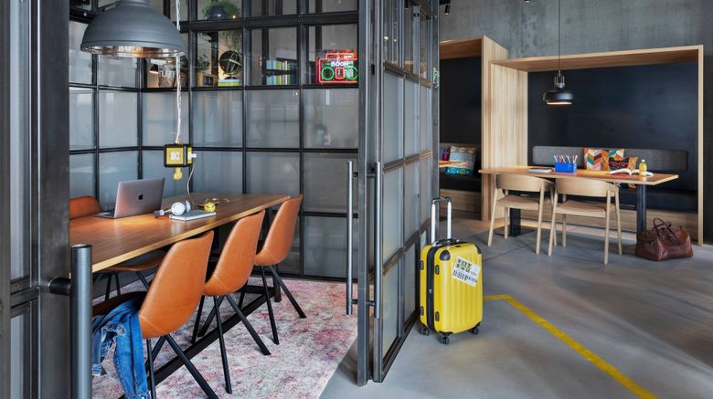 <b>Moxy Hamburg City Meeting</b>. Images powered by <a href="https://www.leonardoworldwide.com/" title="Leonardo Worldwide" target="_blank">Leonardo</a>.