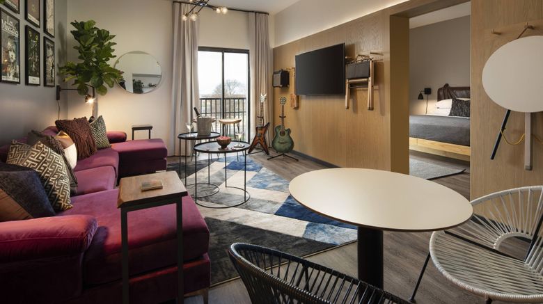 <b>MOXY Memphis Downtown Suite</b>. Images powered by <a href="https://www.leonardoworldwide.com/" title="Leonardo Worldwide" target="_blank">Leonardo</a>.
