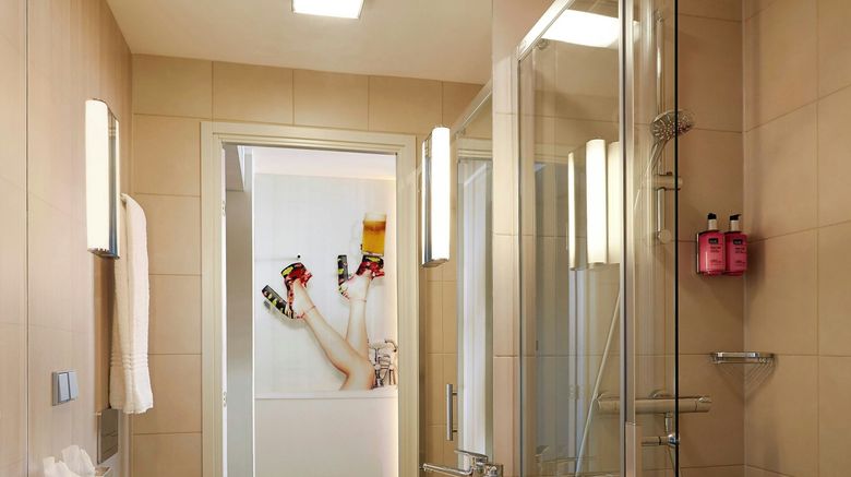 <b>MOXY Munich Airport Room</b>. Images powered by <a href="https://www.leonardoworldwide.com/" title="Leonardo Worldwide" target="_blank">Leonardo</a>.
